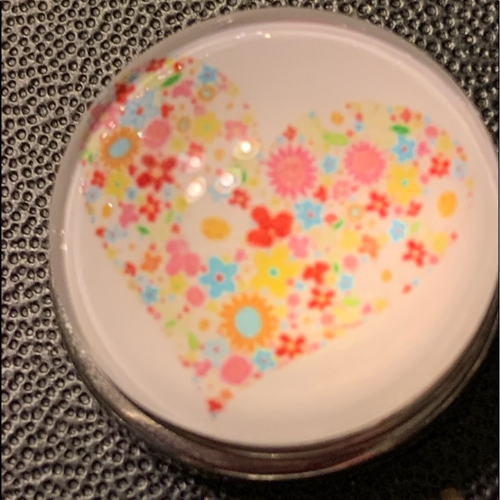 Flowery confetti heart snap